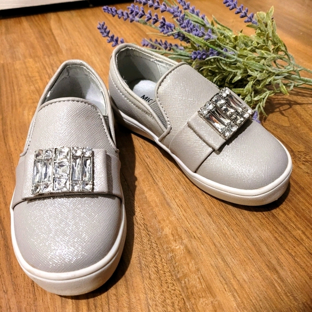 Michael kors Ivy Cara Silver Shoes (GUC).